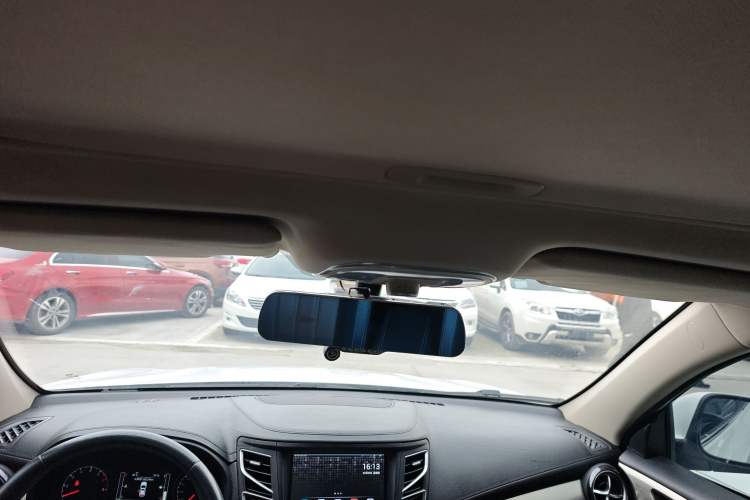 Used BYD Song 2016 GaiShi Edition 1.5TI Manual Elite Model Headliner