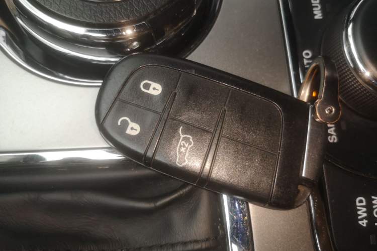 Used Jeep Grand Cherokee 2017 3.0L Comfort Navigation Edition Vehicle Key