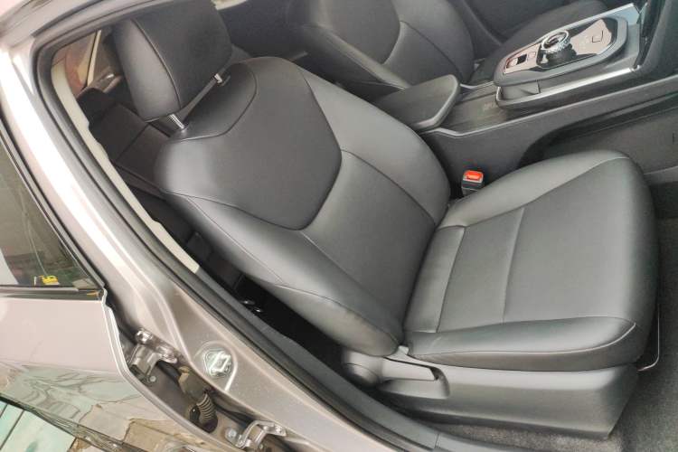 Used Toyota bZ3 2023 517 km Elite PRO Right Front Seat