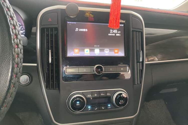 Used BYD Song MAX 2018 1.5T Manual Smart Connect Luxury 6-Seater
