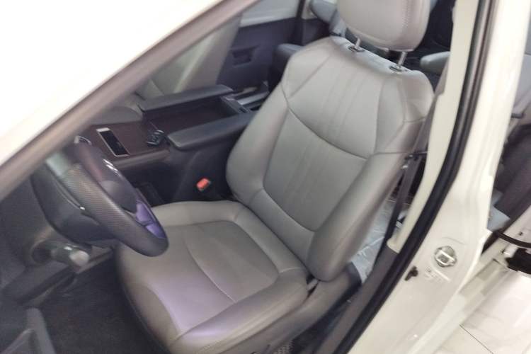 Used Toyota SIENNA 2023 2.5L Hybrid Comfort Edition Left Front Seat