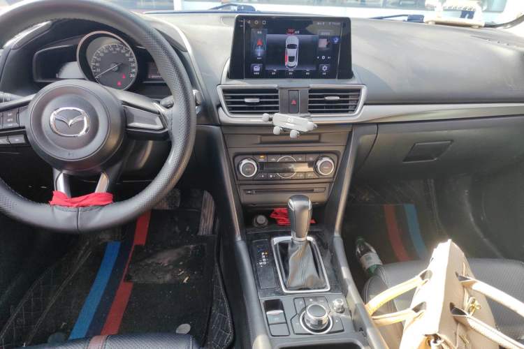 Used Mazda 3 Axela 2017 Sedan 1.5L Automatic Luxury Model Emission Standard China V
