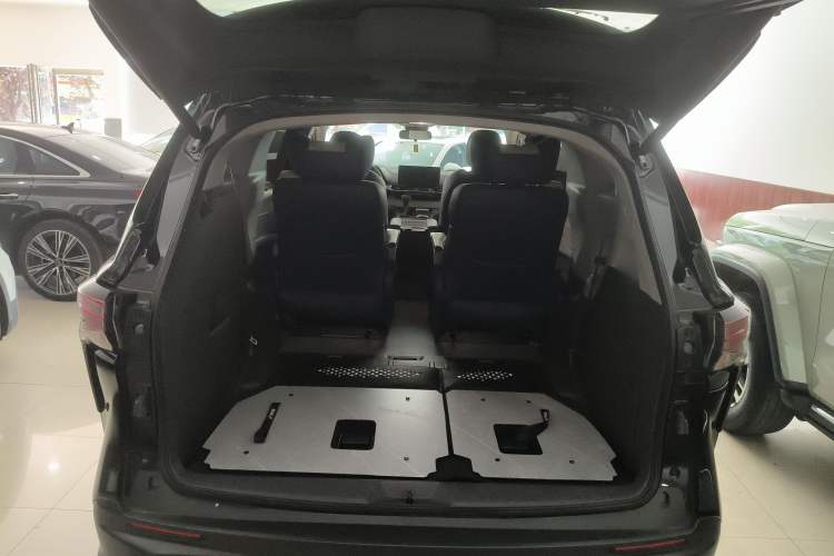 Used Toyota Granvia 2024 2.5L Hybrid Comfort Edition
