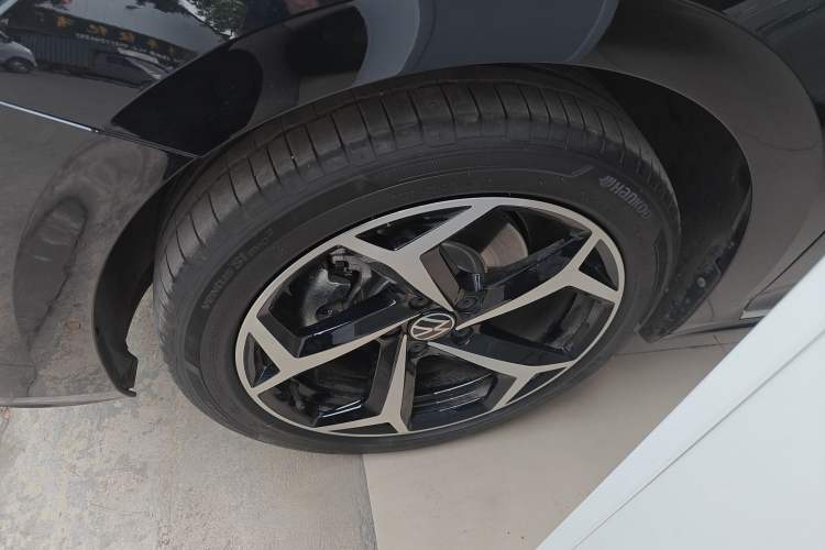 Used Volkswagen Passat 2026 Model, Outstanding 380TSI Xingkong Longteng Edition Left Front Wheel Hub