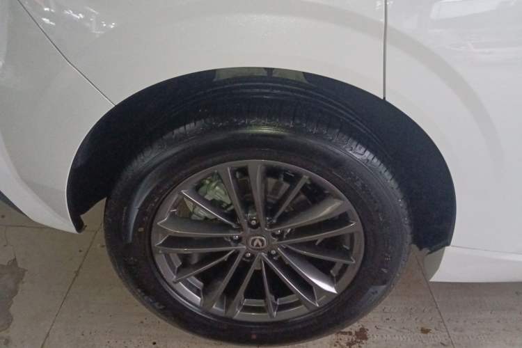Used CHANGAN UNI-K 2024 2.0T Two-Wheel Drive YueShang Trim Right Rear Wheel Hub