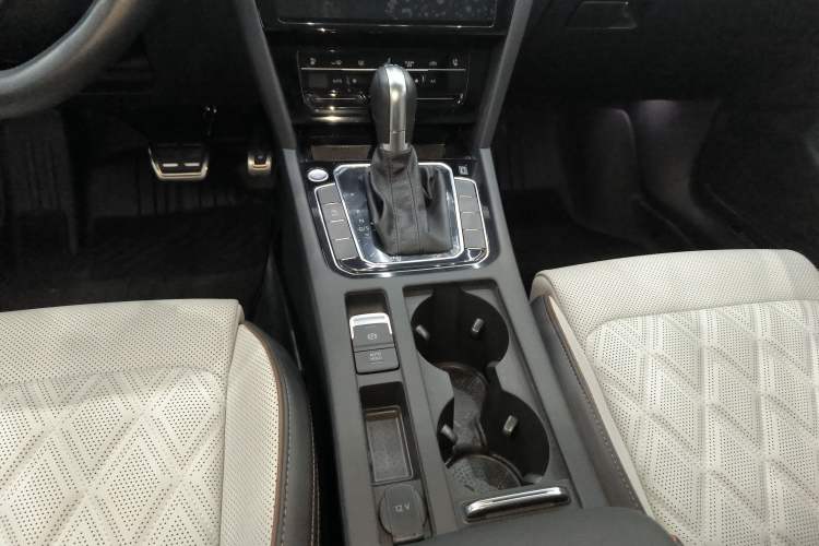 Used Volkswagen Magotan 2023 2 Million Units Commemorative Edition 330TSI DSG Luxury Version
