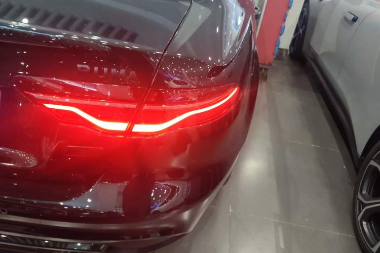 Used Jaguar XEL 2025 2.0T 250 PS R-DYNAMIC 90th Anniversary Edition
