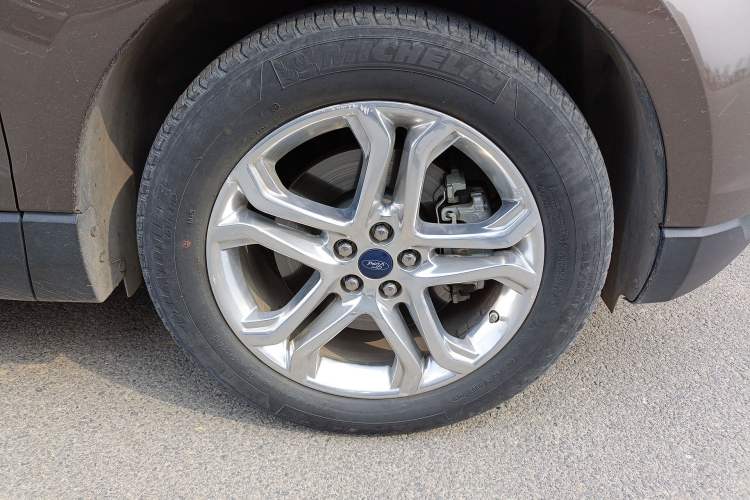 Used Ford Edge 2016 EcoBoost 245 Two-Wheel-Drive Titanium 7-Seater Right Front Wheel Hub