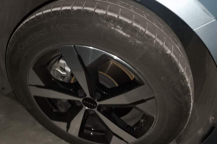 Used Zeekr 001 2023 WE Edition 86 kWh Right Front Wheel Hub