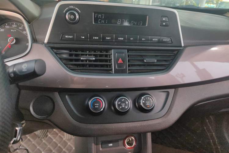 Used Baojun 310W 2017 1.5L Manual Comfort Version China VI Emission Standard
