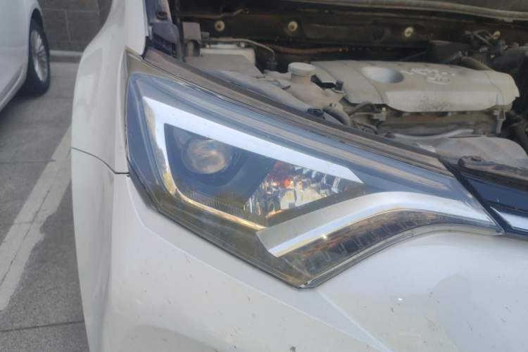 Used Toyota RAV4 2018 2.5L Automatic 4x4 Elite i Edition Right Front Headlight