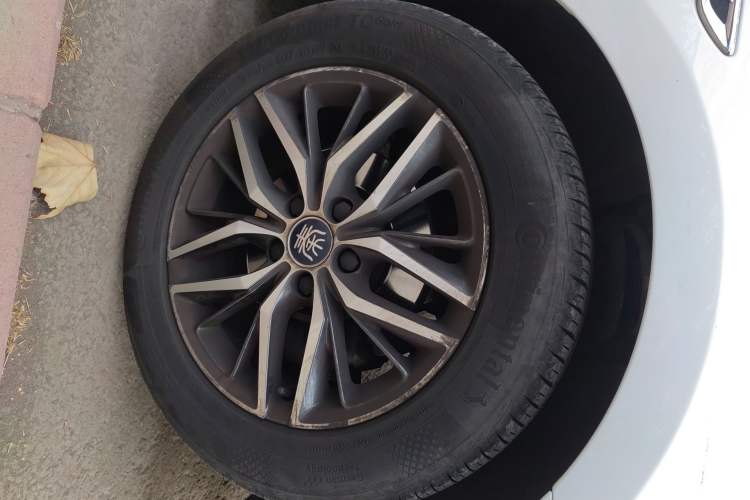 Used BYD Qin Pro New Energy 2019 EV Super Edition High-Power Long-Range Smart-Connected Cutting-Edge Model Right Front Wheel Hub