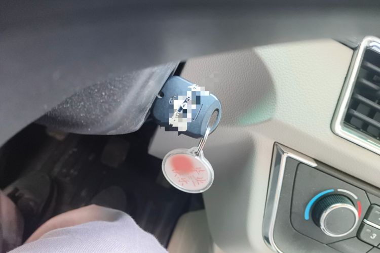 Used Jinbei Hiace X30 2024 1.5L Wealthy-Style Passenger Van 5/6/7 Seater with Front-Mounted Air Conditioning Vehicle Key