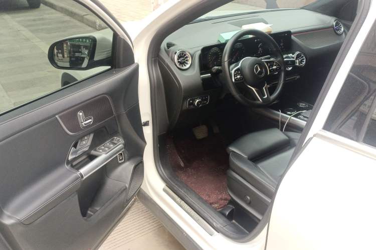 Used Mercedes-Benz GLA 2022 GLA 200 Driver Seat