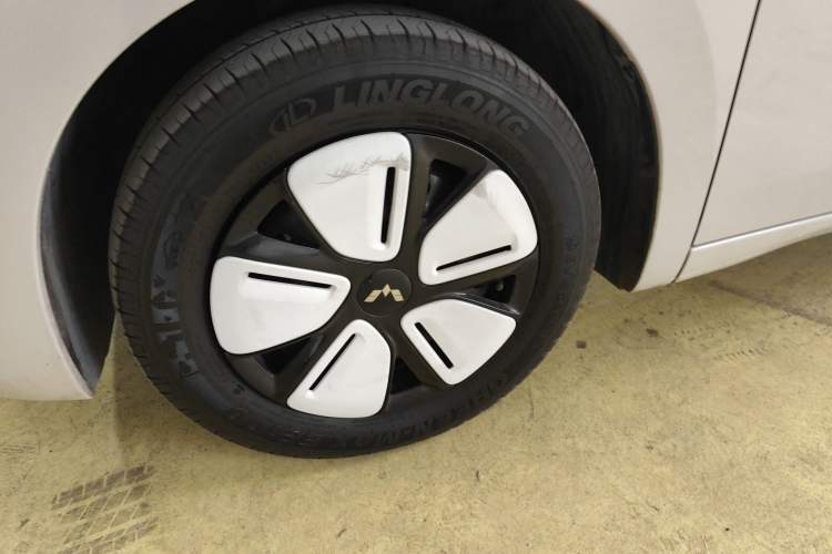 Used Wuling Hongguang MINIEV 2025 Four-Door Version Premium Edition Left Front Wheel Hub