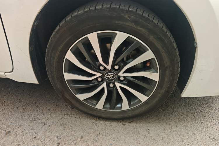 Used Toyota Corolla 2016 Dual-Engine 1.8L E-CVT Leading Edition