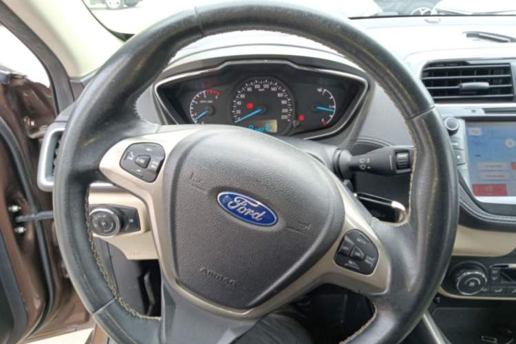 Used Ford Escort 2015 1.5L Automatic Fashion Model
