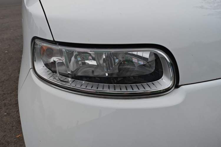 Used ORA White Cat 2022 Upgraded Model 305km Range Luxury Version Lithium-Ion Battery