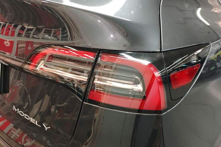 Used Tesla Model Y 2024 Rear-Wheel-Drive Version Right Rear Taillight