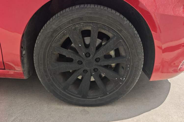 Used Roewe i6 2018 20T Automatic Flagship Edition Right Front Wheel Hub