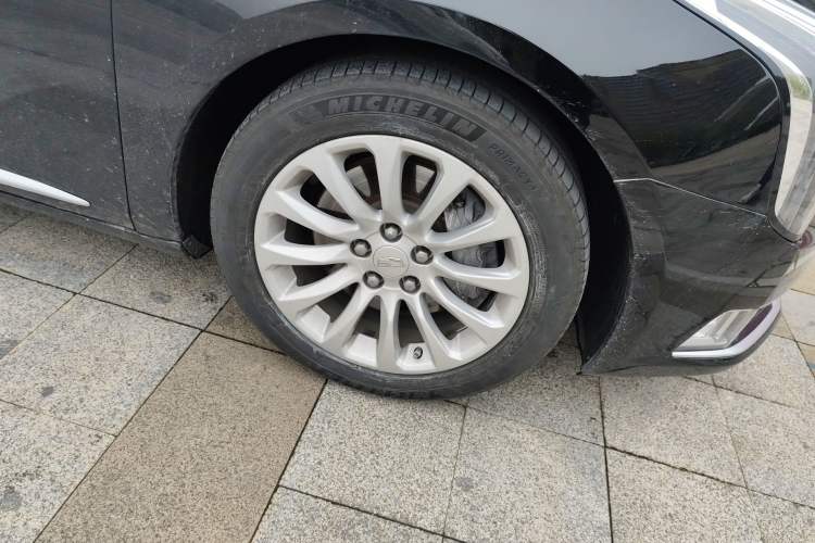 Used Cadillac XTS 2018 28T Elite Edition Right Front Wheel Hub