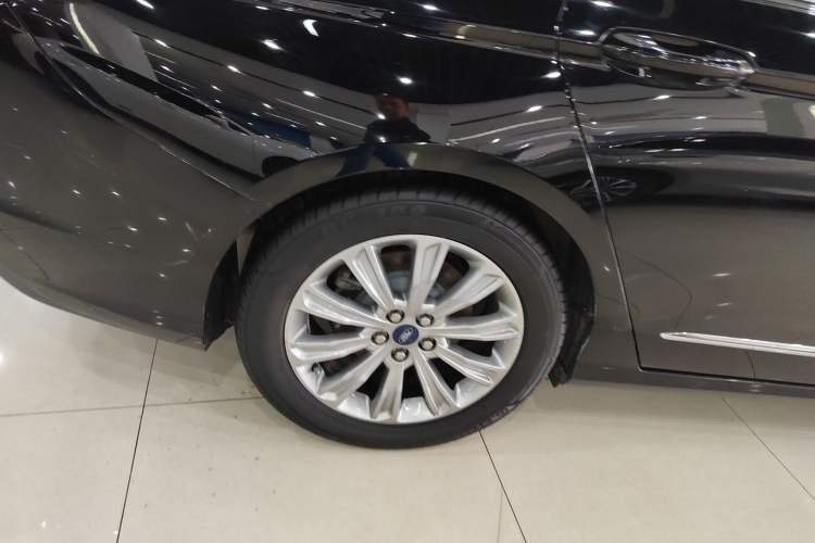 Used Ford Taurus 2019 EcoBoost 245 Comfort Edition Right Rear Wheel Hub