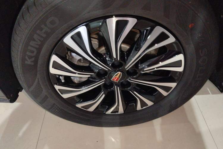 Used Hongqi HQ9 PHEV 2024 2.0T Four-Wheel Drive Luxury Edition Left Front Wheel Hub