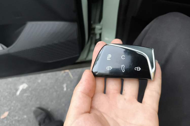 Used Dongfeng Aeolus Huge 2022 Mach Dual-Motor 1.5T MHD Dare-to-Dream Edition
