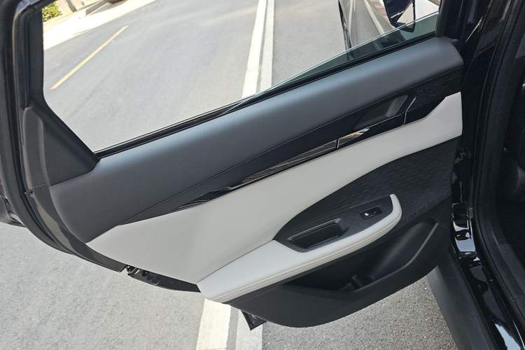 Used Changan UNI-V iDD 2024 Blue Whale Smart Electric iDD 136km Luxury Model
