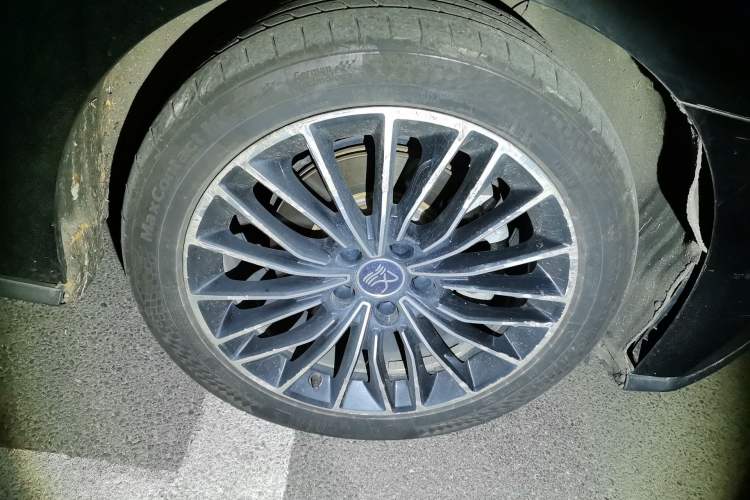 Used BYD Han 2020 DM Four-Wheel Drive Performance Edition Prestige Model Right Front Wheel Hub