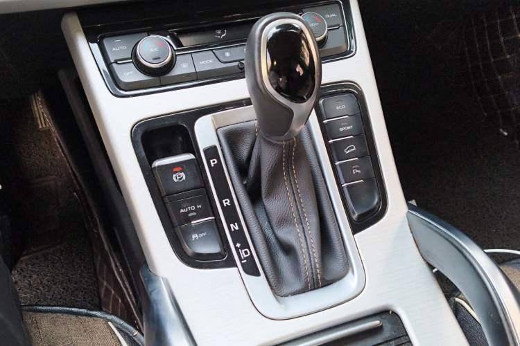 Used Geely Auto Emgrand X7 Sport 2016 1.8TD Automatic ZhiShang Model