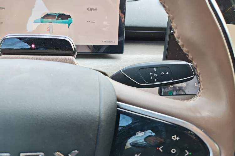 Used Chery Tiggo 8 PLUS C-DM 2025 1.5T 116 km Prestige Version 5 Seats Gear Lever