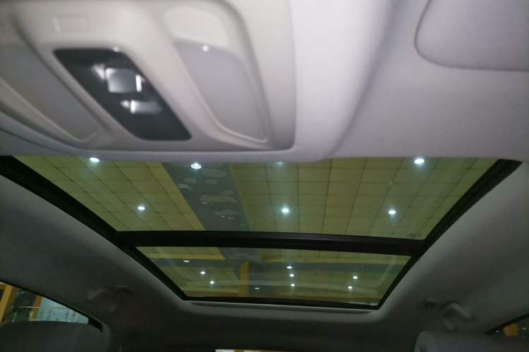 Used CHANGAN UNI-K 2023 2.0T Two-Wheel Drive Yue Ling Trim
