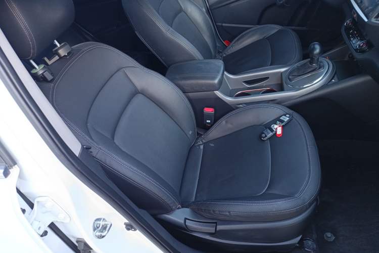 Used Kia Sportage R 2015 2.0L Automatic Two-Wheel Drive DLX Model
