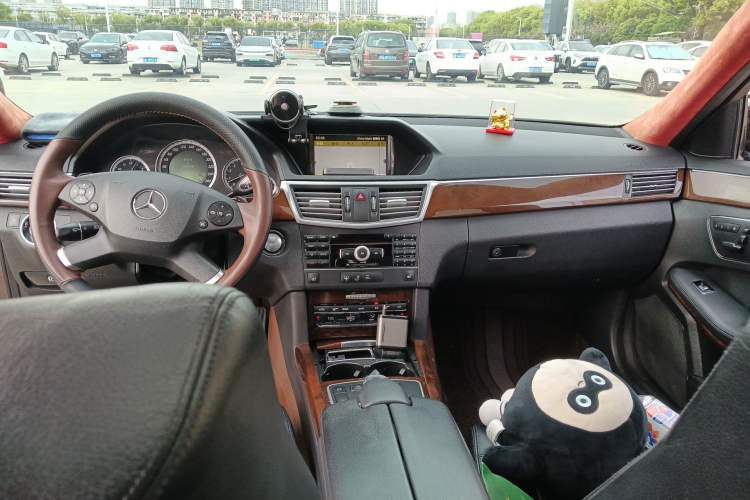Used Mercedes-Benz E-Class 2011 E 300 L Elegant Model Center Console
