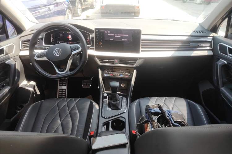 Used Volkswagen Tiguan L 2024 330TSI Automatic Two-Wheel Drive R-Line Enhanced Edition Center Console