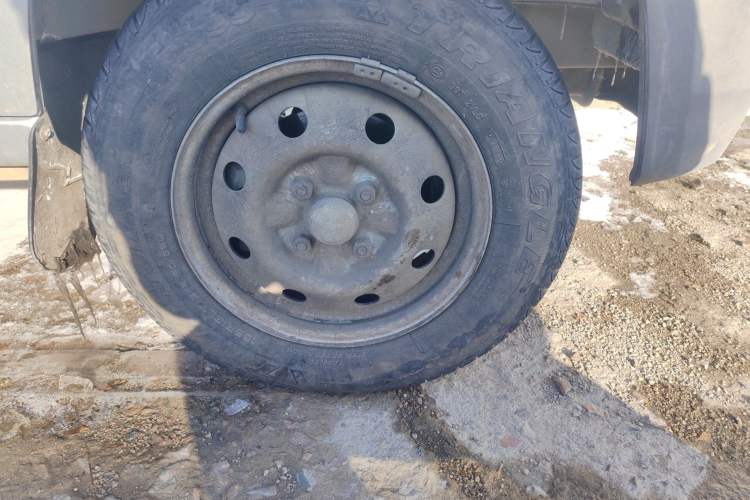 Used Wuling Zhiguang Small Truck 2019 1.2L Single Cab Right Front Wheel Hub