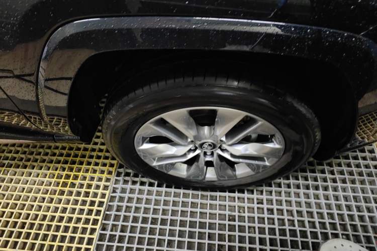 Used Toyota Wildlander 2024 2.0L CVT Two-Wheel Drive Urban Edition Right Front Wheel Hub