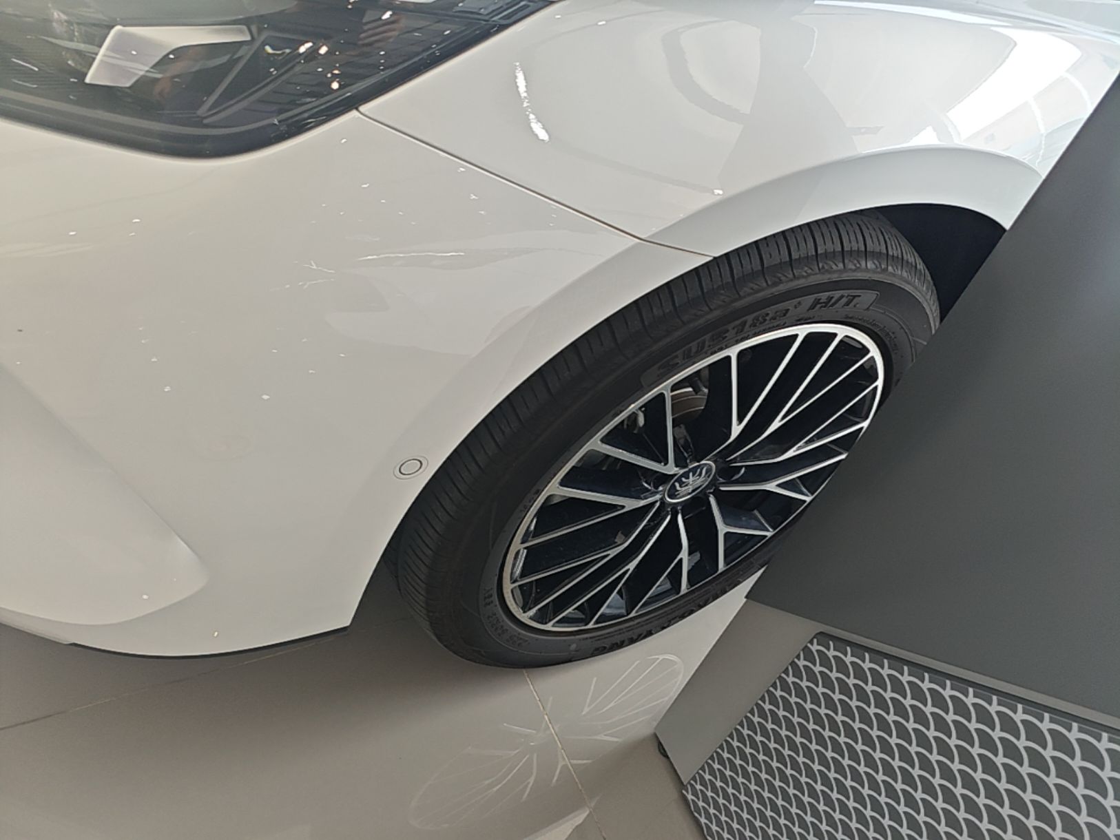 BYD Qin L 2025 DM-i Smart Drive 120KM Excellence Model — снимка 10