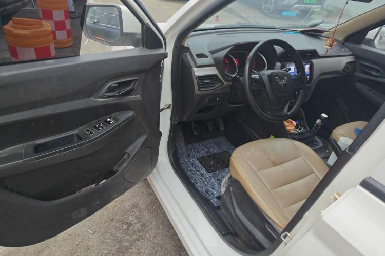 Used Wuling Hongguang 2019 1.5L S Standard Version China VI LAR