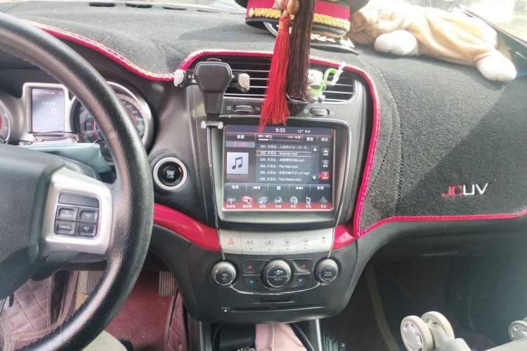 Used Dodge Journey 2013 2.4L Two-Wheel Drive Luxury Version Audio And AC Panel