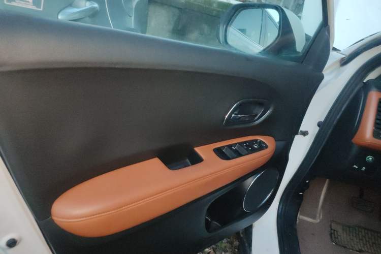 Used Honda Vezel 2015 1.8L CVT 2WD Luxury Model
