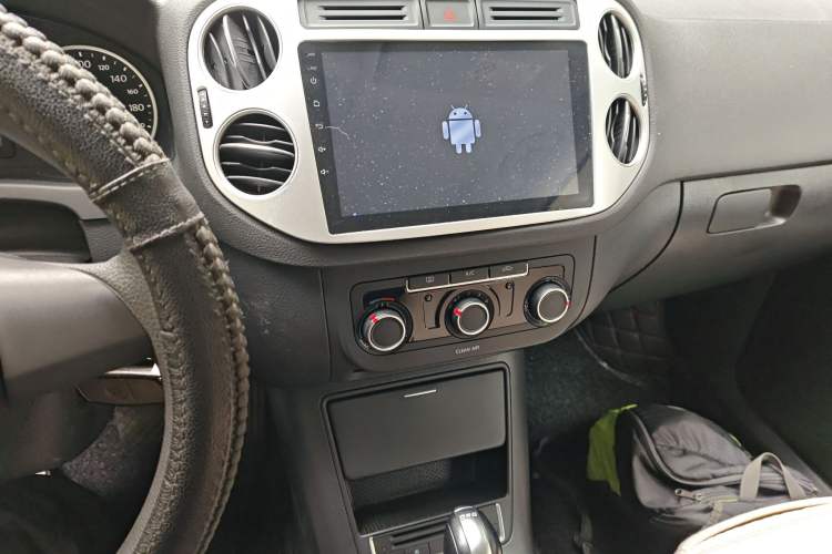 Used Volkswagen Tiguan 2016 280TSI Automatic Two-Wheel-Drive Silk Road Style Edition Audio And AC Panel