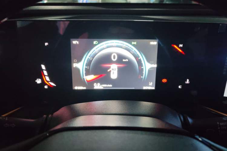 Used CHANGAN OSHAN X5 PLUS 2023 Revised 1.5T DCT Excellence Edition Instrument Cluster