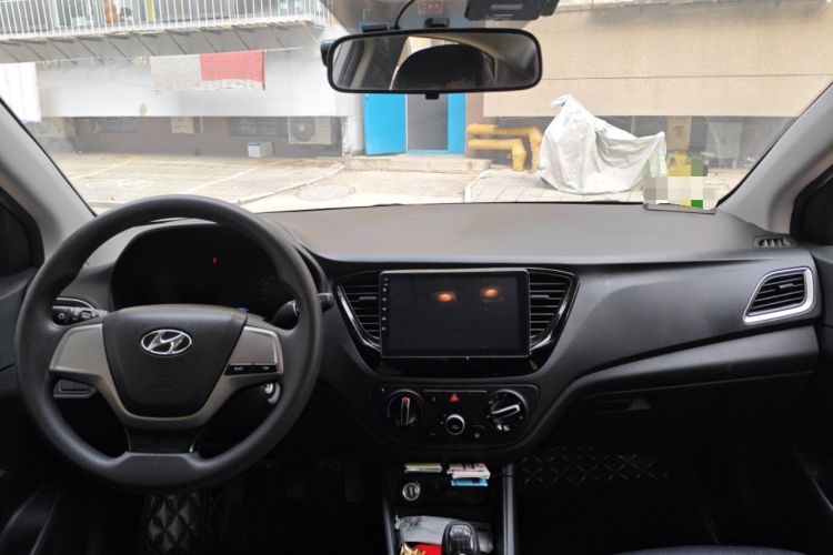 Used Hyundai Verna (new generation) 2016 1.4L Manual Cool Edition GLS Center Console