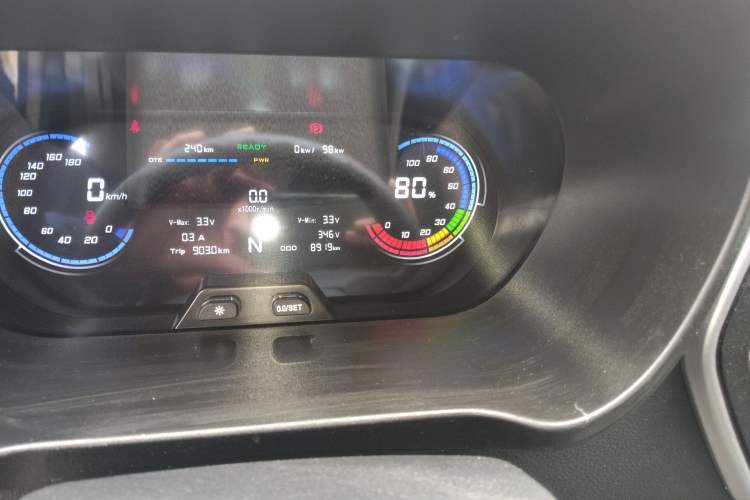 Used CHANGAN KAICHENG Ruixing EM80 2025 Cargo Version Standard 2-Seater 300 km Side-Hinged Doors Odometer Close Up