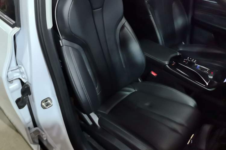 Used Dongfeng Aeolus Mage 2023 DH-i 1.5T Luxury Edition
