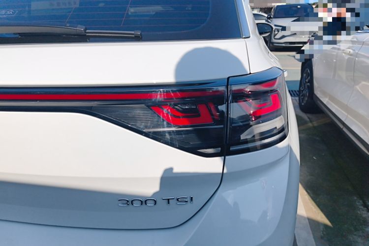 Used Volkswagen T-ROC 2023 300TSI DSG Two-Wheel-Drive Chen Guang Edition Exterior 3