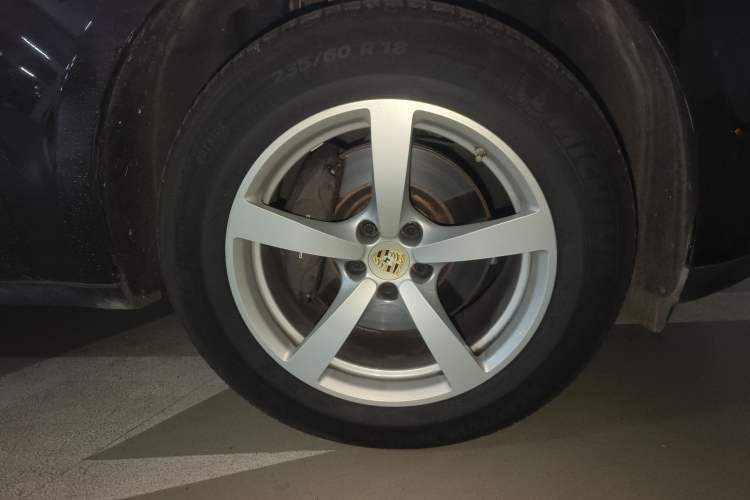 Used Porsche Macan 2018 Macan 2.0T Right Front Wheel Hub