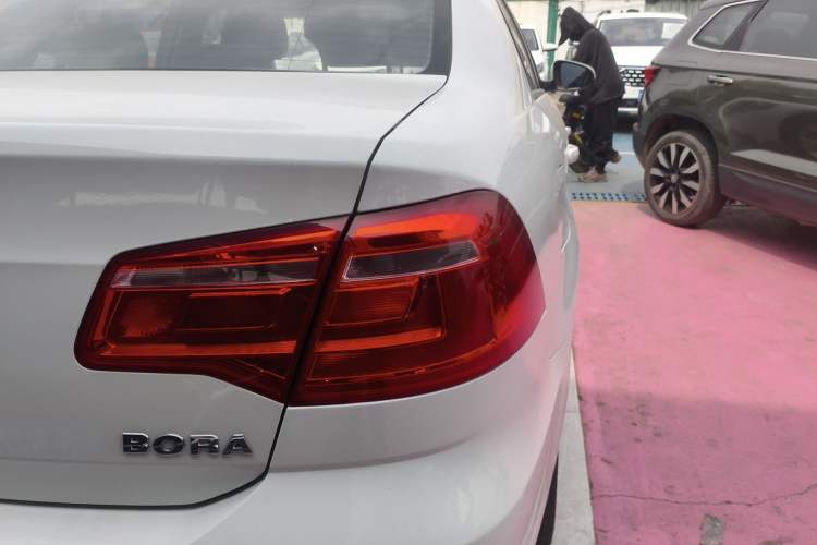 Used Volkswagen Bora 2015 Value Edition 1.6L Manual Fashionable Style
